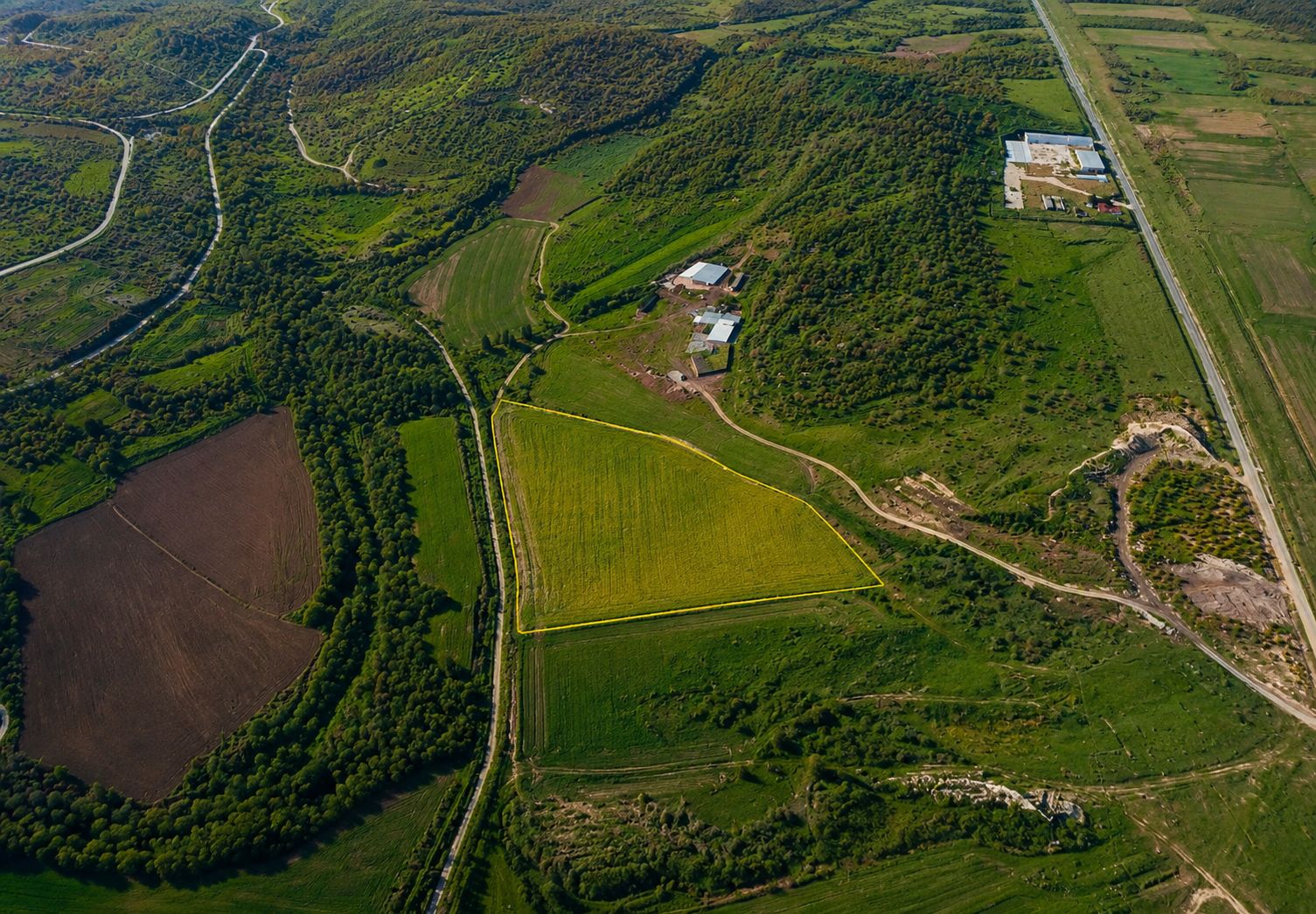 Süloğlu Cumhuriyet'te İmarın Yanında 16.576 m² Tek Tapu Arazi